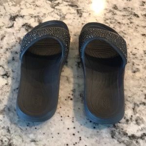 crocs women's sloane embellished slide sandal